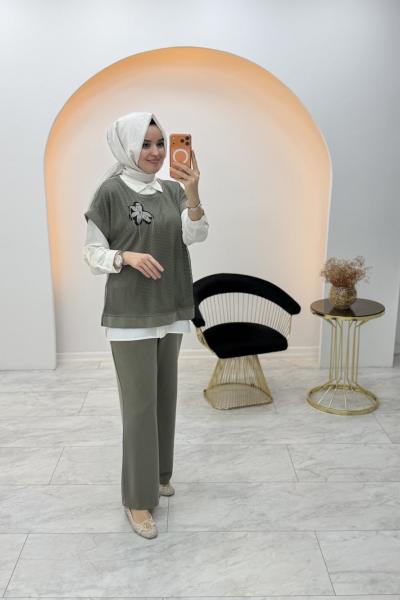 Zümra Üçlü Takım Haki